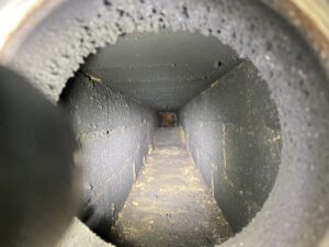 ペチカ内部。煤が付着すると暖房効率が下がる