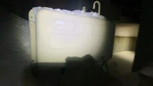 屋外の400L灯油タンク。作業前に十分な量が補充されていることが重要