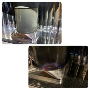 煤で真っ黒になったストーブのガラス窓。不完全燃焼の兆候。