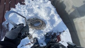 どこにでも引っ掛けられるフック付きの安全帯ロープ