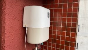 中央区マンションのバルコニーに設置されていた屋外用オイルサーバー