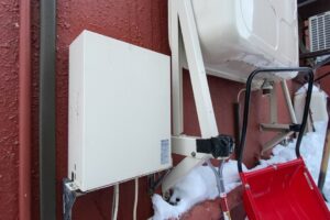 1階灯油タンク横に設置されていた、灯油を上に押し上げるための専用ユニット