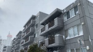 全ての作業が完了したマンション屋上。安全が確保された