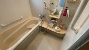 お風呂場の清掃作業