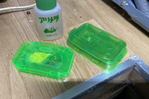 床下に設置したアリメッツとアリの巣コロリ