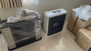 養生されたストーブと移設後の様子