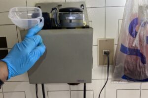 オイルサーバーの点検・修理風景