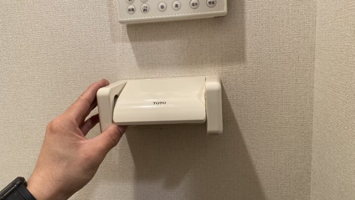 取り付けが完了したトイレットペーパーホルダー