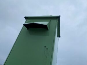 間口が非常に狭い施工前の集合煙突②