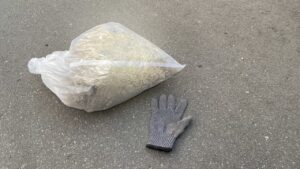 回収したスズメの巣の山