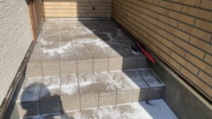 タイルに洗剤の泡を吹きかけた状態