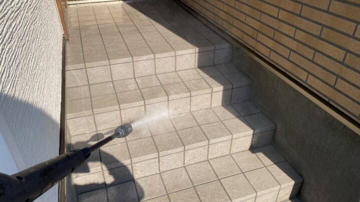 水洗いで仕上げる様子