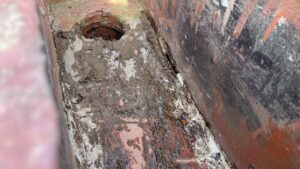 施工前の穴が空いたドレン周り