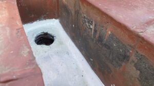 施工後の真っ白で綺麗なドレン周り