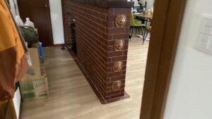 ペチカの掃除口　ここから煤掃除をする