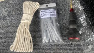 新しく用意した4mmの紐とクリアタイプの熱収縮チューブ