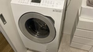 設置されている重量のあるドラム式洗濯機全体の様子