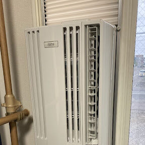 本体の設置が完了！隙間パッキンも綺麗に処理して虫の侵入も防ぎます