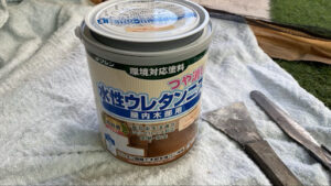 今回使用した安全性の高い水性ウレタンニス（つや消し）